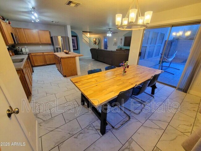 Building Photo - 10841 E Forge Cir