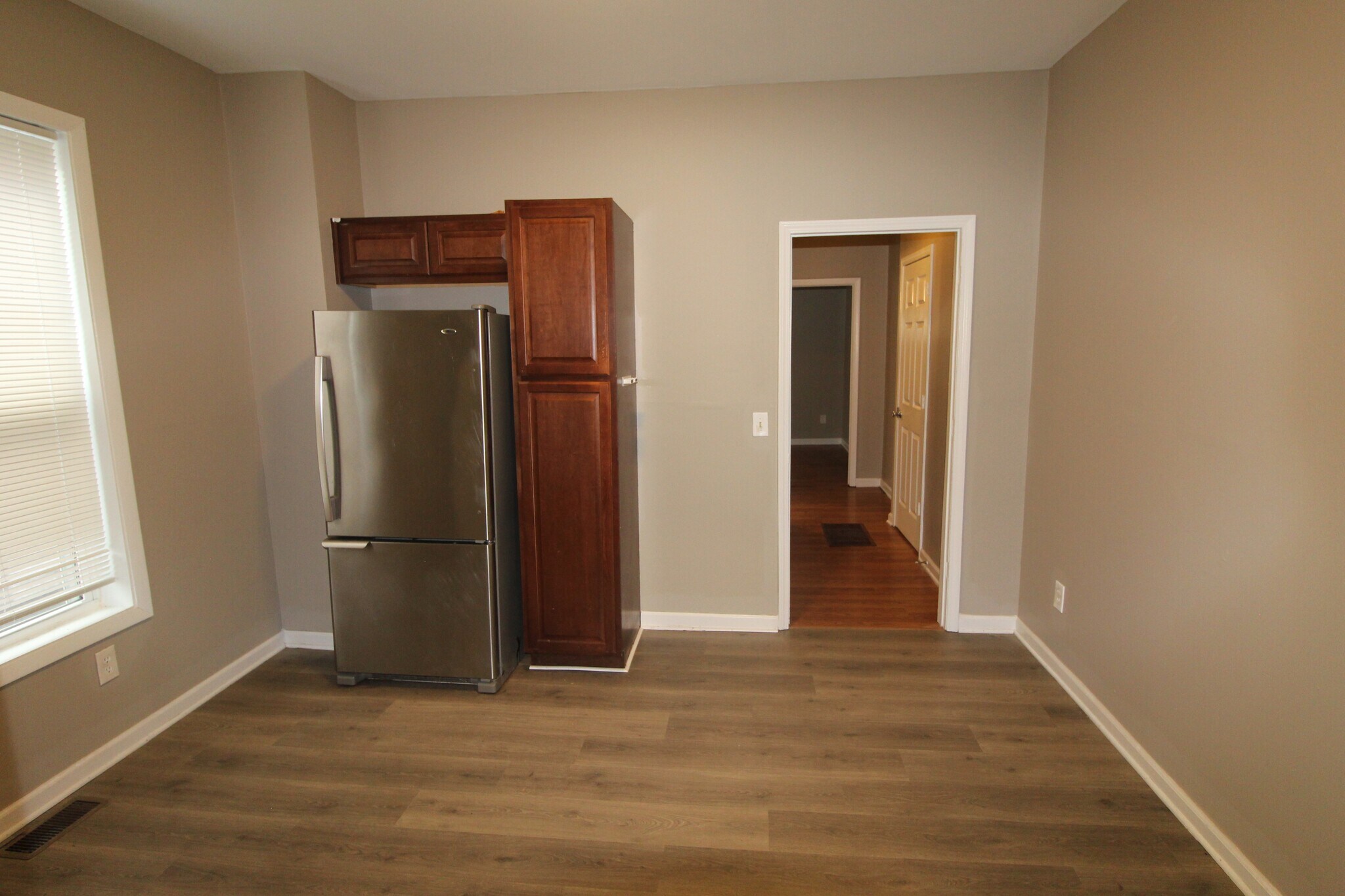 Building Photo - 392 N Garfield Ave