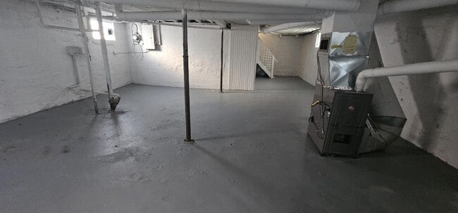 Building Photo - 308 E Maplewood Ave
