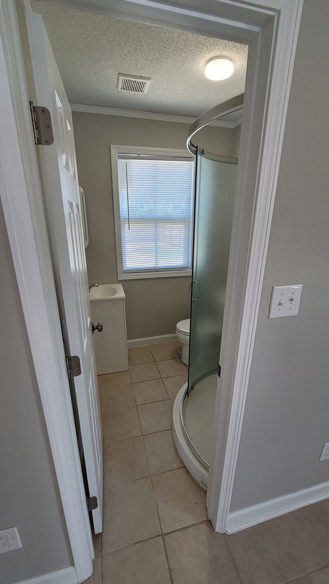 Building Photo - 1511 N Davis Hwy