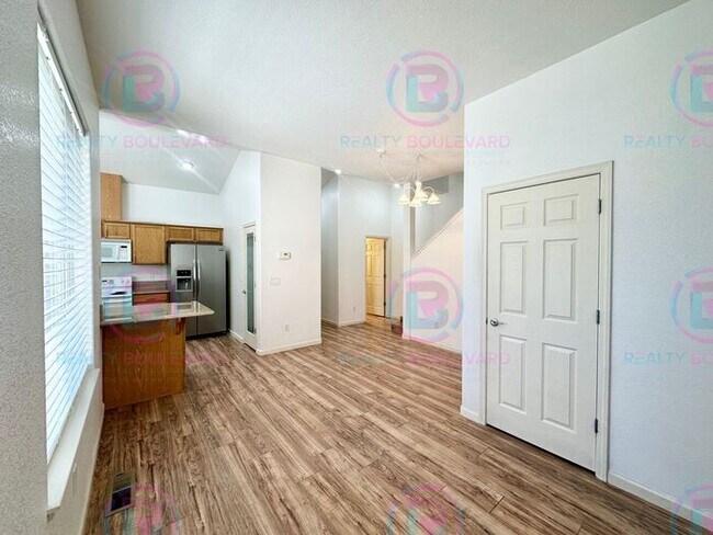 Building Photo - 3 Bedroom 2.5 Bathroom + Loft & 2 Car gara...