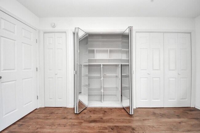 Building Photo - 10327 Sageburrow Dr