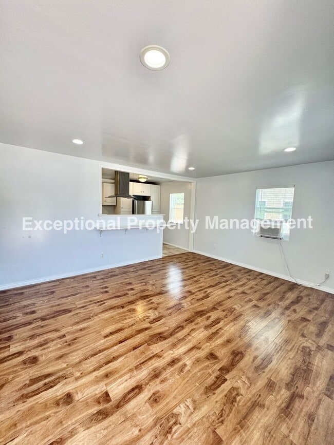 Building Photo - Ready to move in 2 bedroom 1 bath home