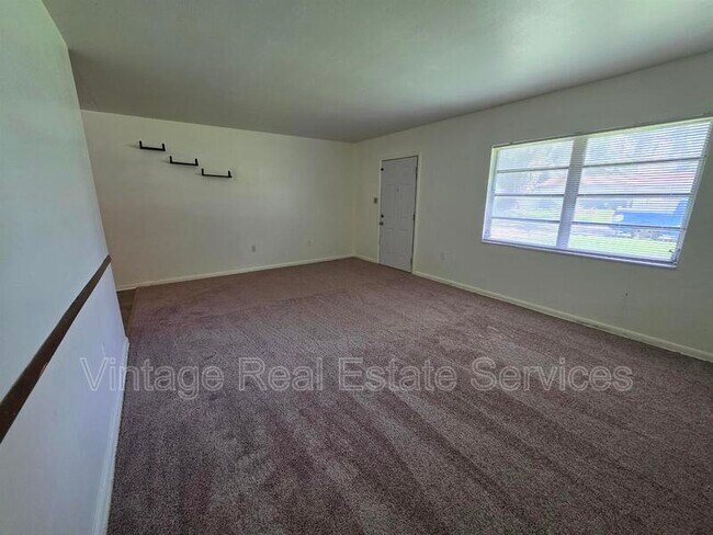 Building Photo - 1103 N Crystal Terrace