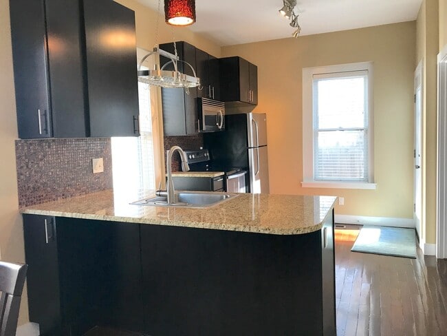 Building Photo - Available Now - 2Bedroom/1Bathroom in RiNo!
