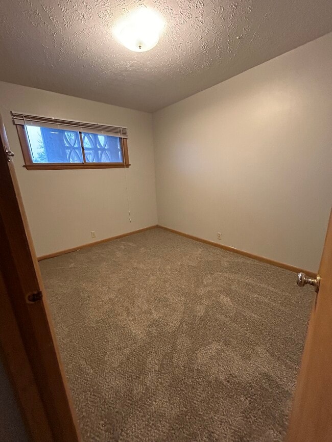 Building Photo - Rollins Place