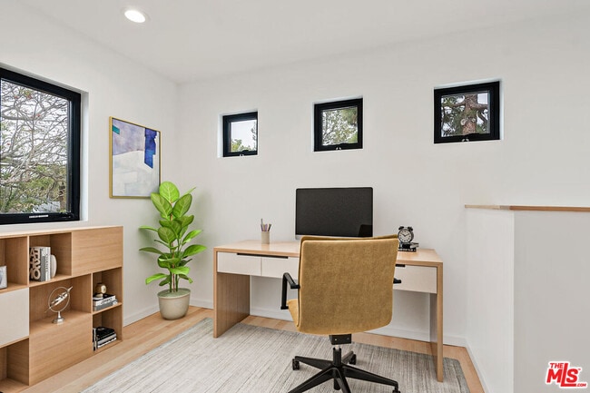 Building Photo - 1306 Cabrillo Ave