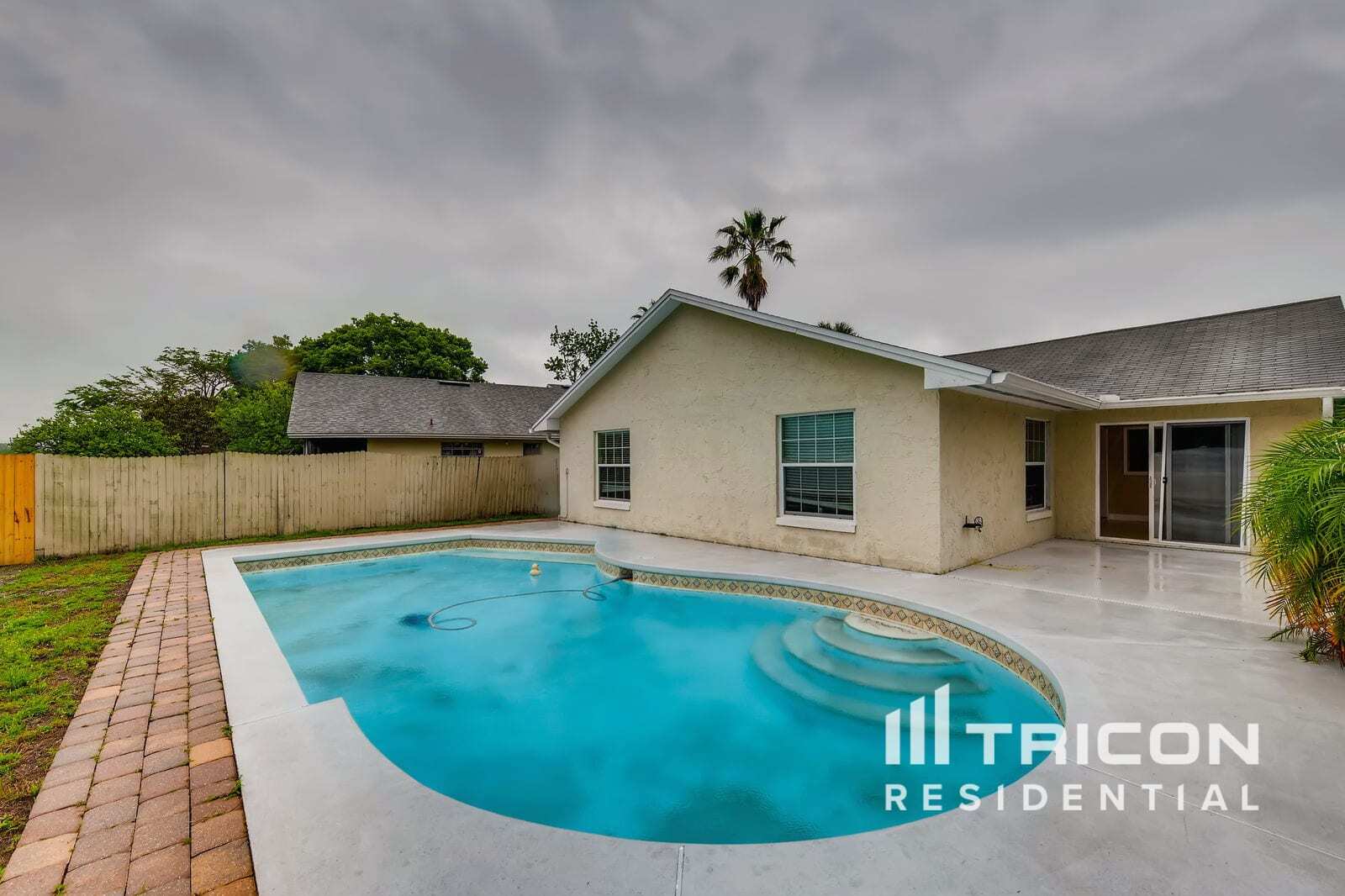 Building Photo - 1423 La Paloma Cir