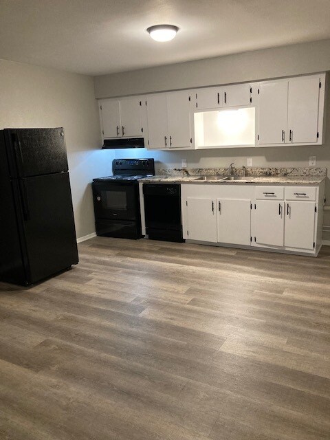 Building Photo - JR APARTMENTS