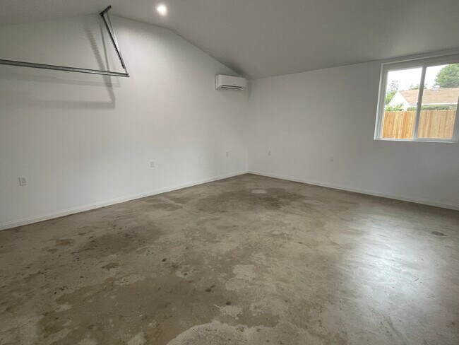 Building Photo - 5457 Beck Ave