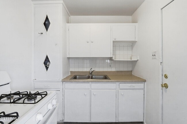 Building Photo - 3912 Kemp Ave