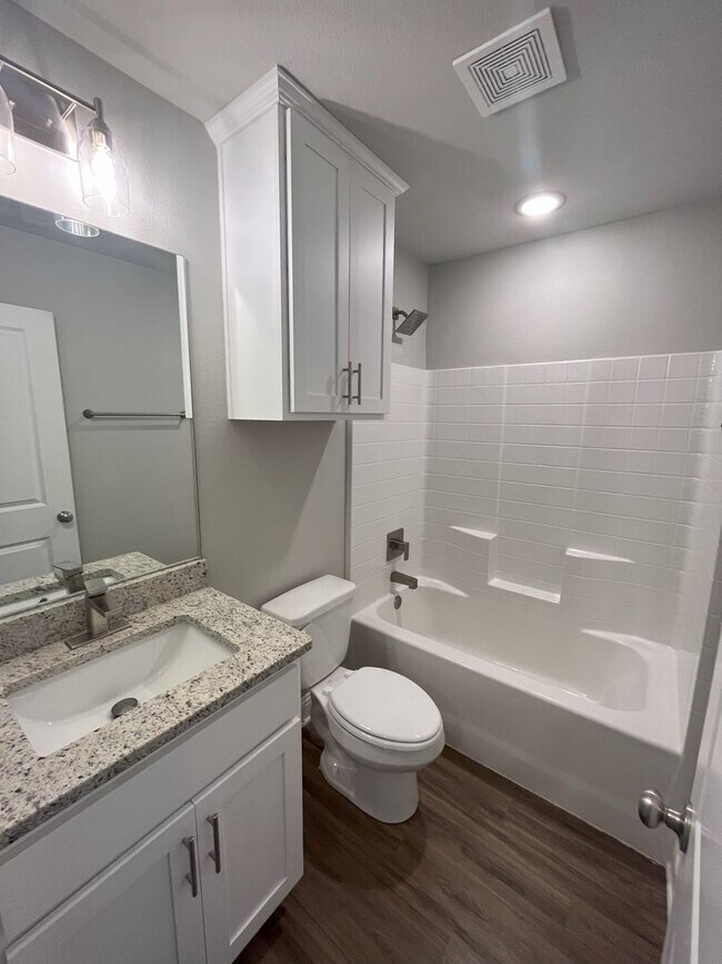 Building Photo - Country Heights #202