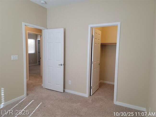 Building Photo - Lovely 2 Story Home!