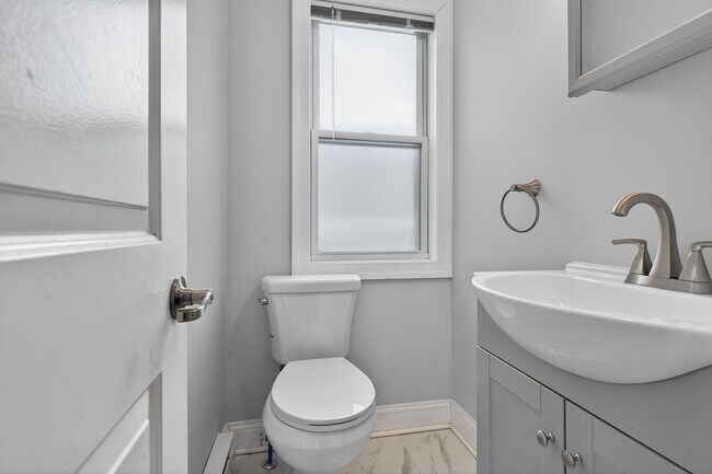 Building Photo - 39 Carroll St