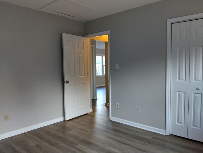 Building Photo - 7394 Bellehaven Dr