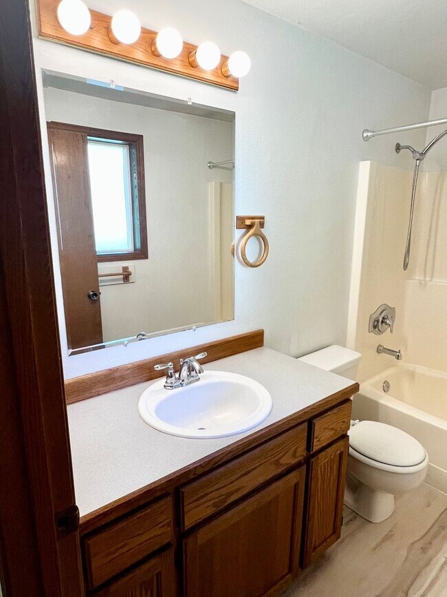 Building Photo - **** Application pending ****