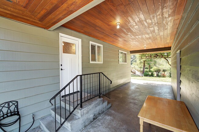 Building Photo - 3bd/1.75ba Issaquah Home