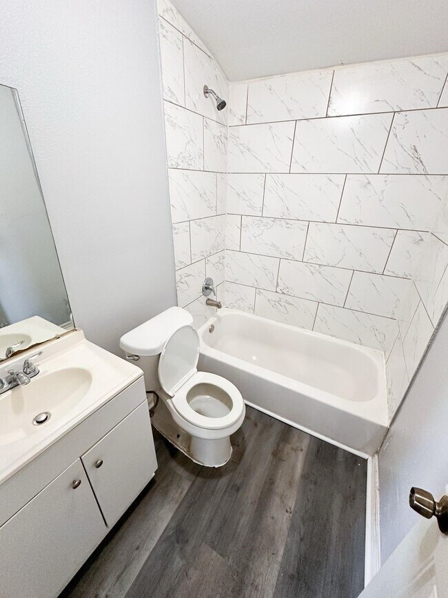 Building Photo - 2522 Rosalie St