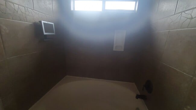 Building Photo - HOME FOR RENT ON THE EASTSIDE