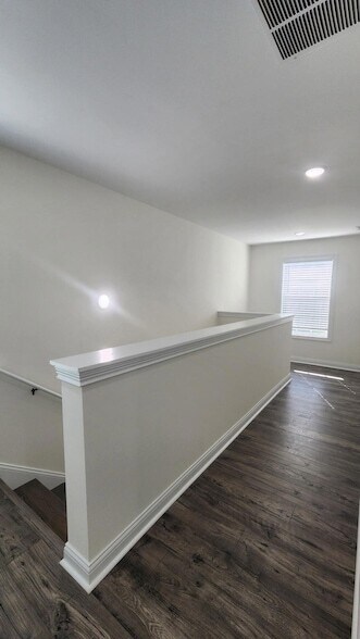 Building Photo - 929 Olympic Ct