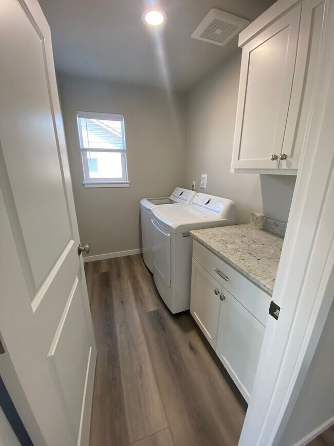 Building Photo - Brand New House in Winston! 1 Year Lease Required
