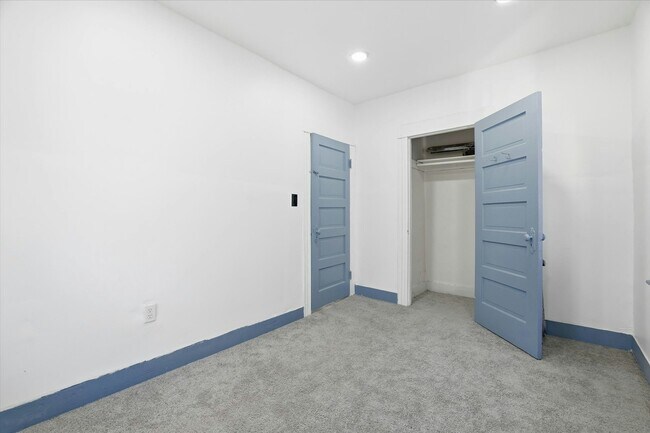 Building Photo - 940 Monroe Ave