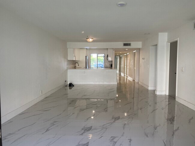 Building Photo - 158 Lakeview Dr