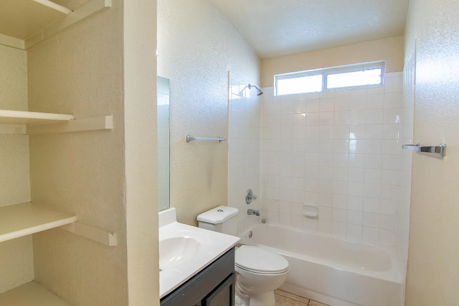 Building Photo - 6217 Arch Bridge Dr