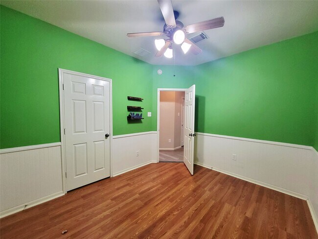 Building Photo - 7334 Jacobs Well Dr