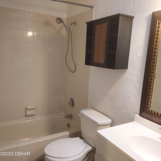 Building Photo - 196 W Sandalwood Ct