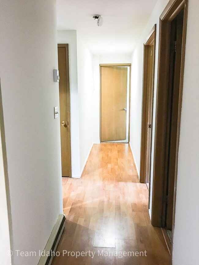 Building Photo - Taylor Ave Tri-Plex