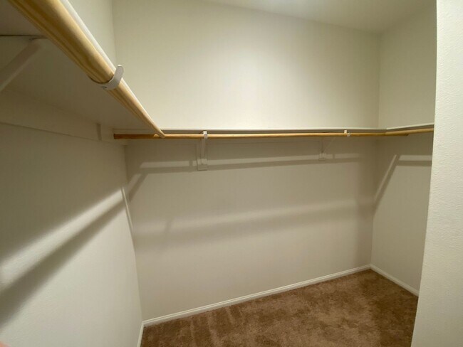 Building Photo - Rosamond 4 bedroom