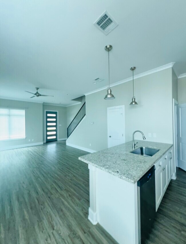 Building Photo - 308 Poplar St