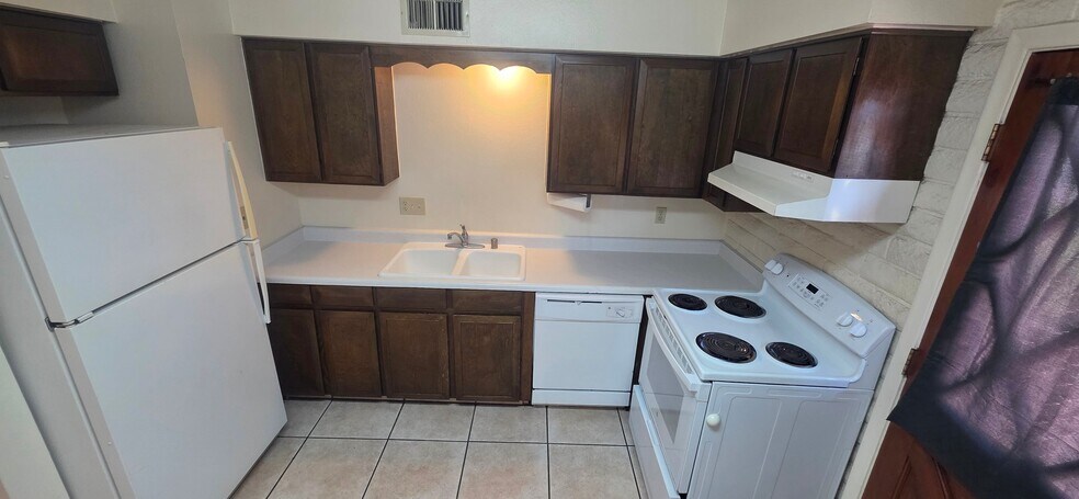 Building Photo - 24 N Mesa Dr