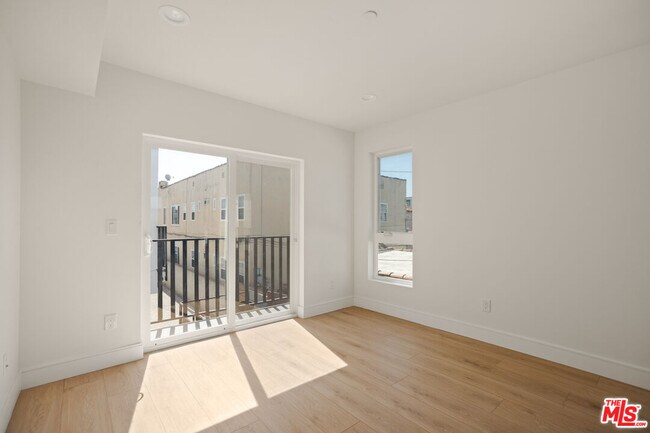 Building Photo - 1619 2nd Ave