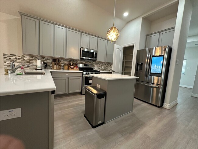 Building Photo - 15515 Sailpoint Ln
