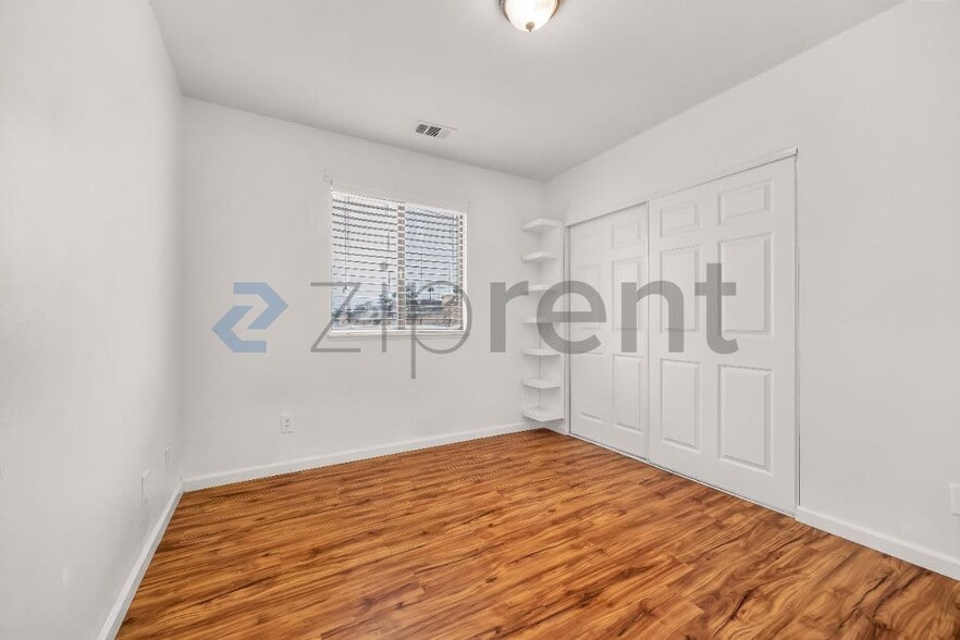 Building Photo - Unit