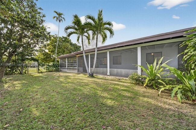 Building Photo - 3255 SW 60th Ave