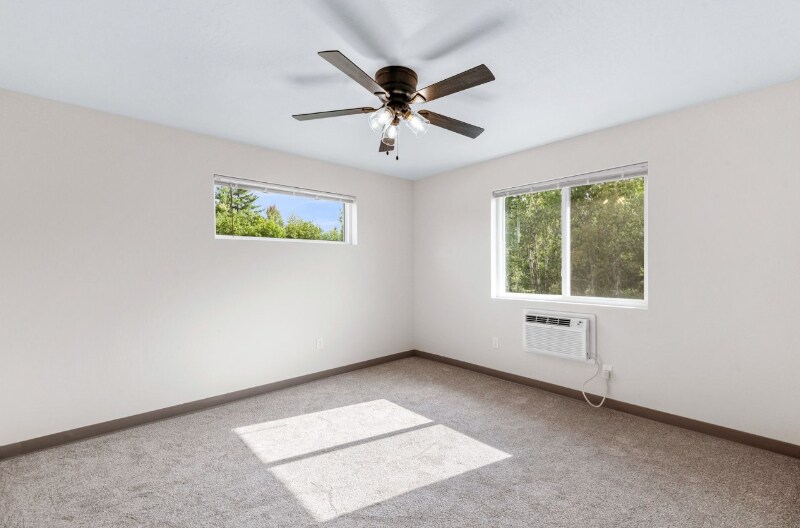 Building Photo - 352 Deschane Ave