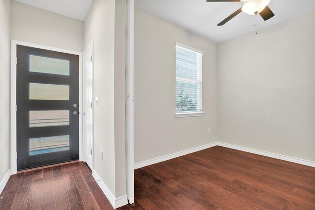Building Photo - 5412 Golden Canary Ln
