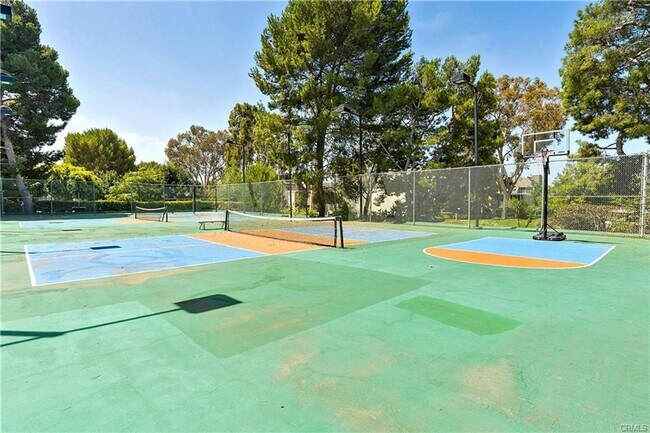 Building Photo - Stunning Huntington Harbour Townhome