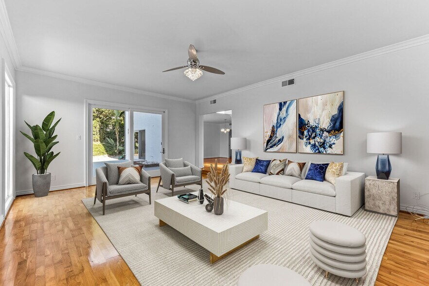 Building Photo - 4920 Tarzana Woods Dr