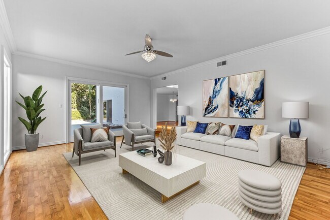 Building Photo - 4920 Tarzana Woods Dr