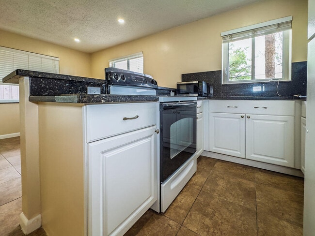 Building Photo - 750 SW 2nd St