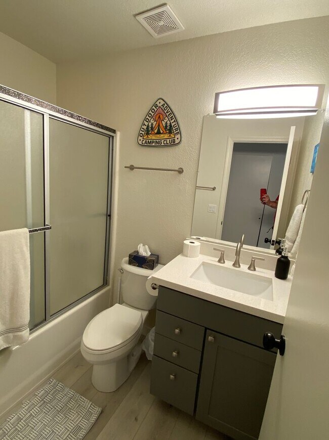 Building Photo - S-1073