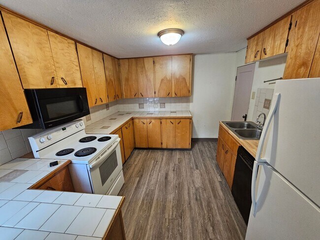 Building Photo - 2004 Adams Ave