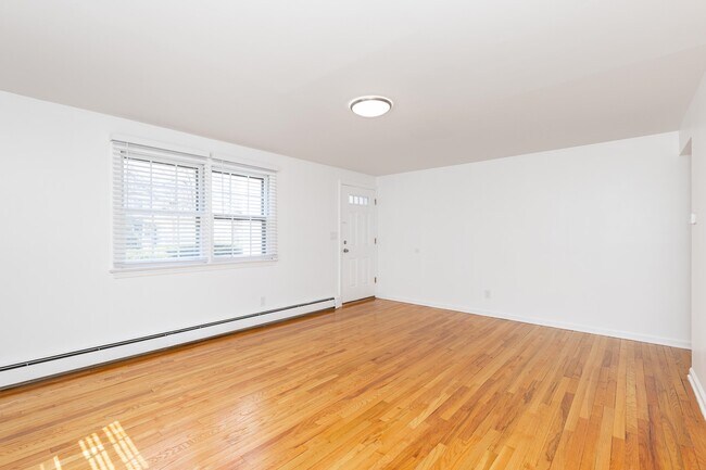 Building Photo - 56 Church St