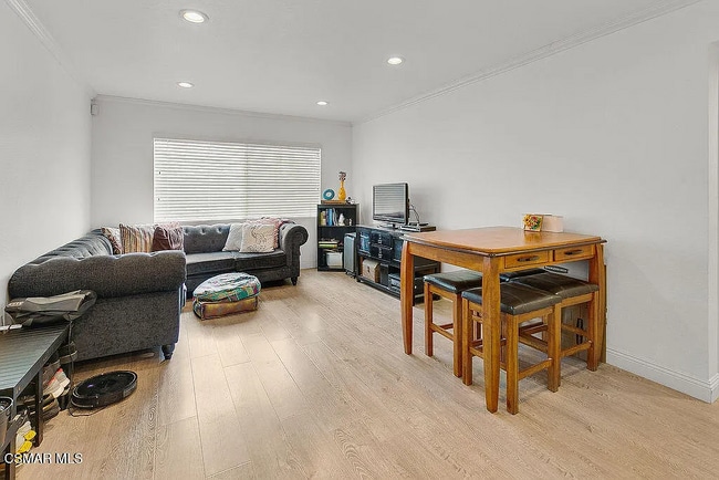 Building Photo - 1340 E Hillcrest Dr