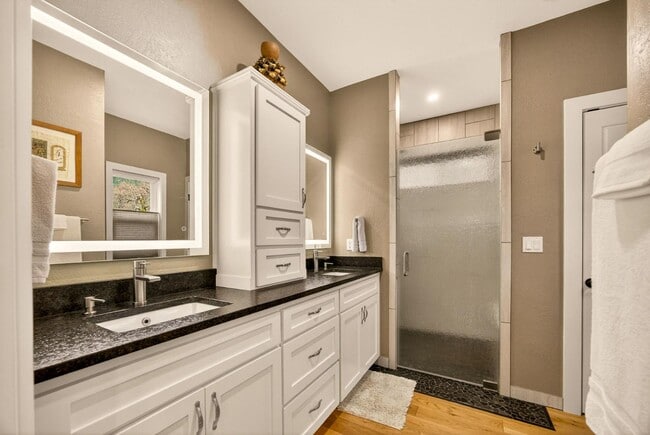 Building Photo - 860 Humbug Creek Rd