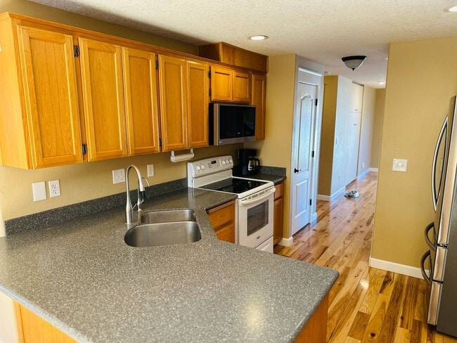 Building Photo - Charming Fisher's Landing Home